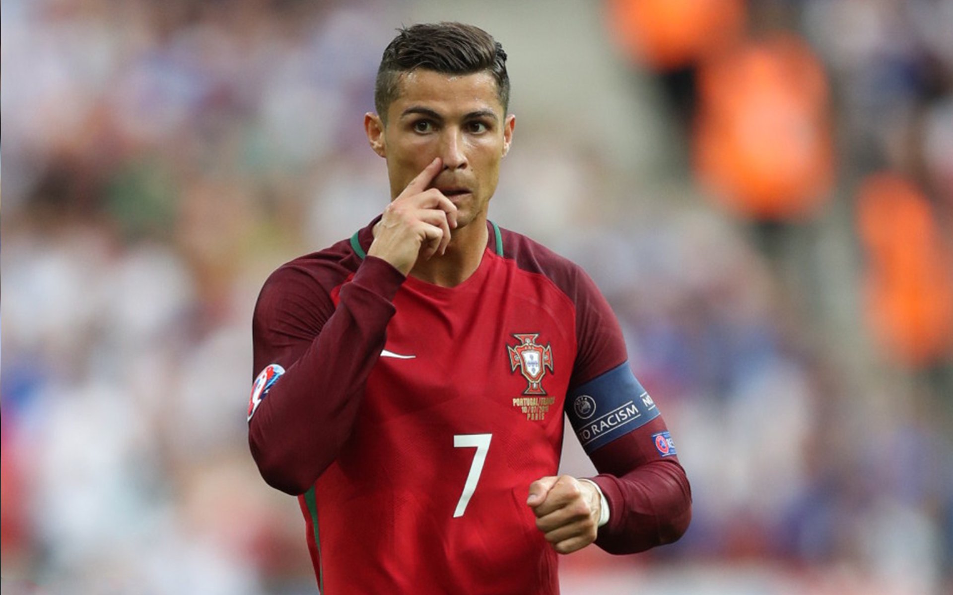 《王者荣耀》年度总决赛现场火爆,百万玩家观看在线直播,王者荣耀总决赛直播回放